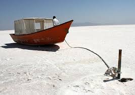 آغاز عملیات تثبیت کانون‌های ریزگرد نمکی دریاچه ارومیه در آذربایجان شرقی